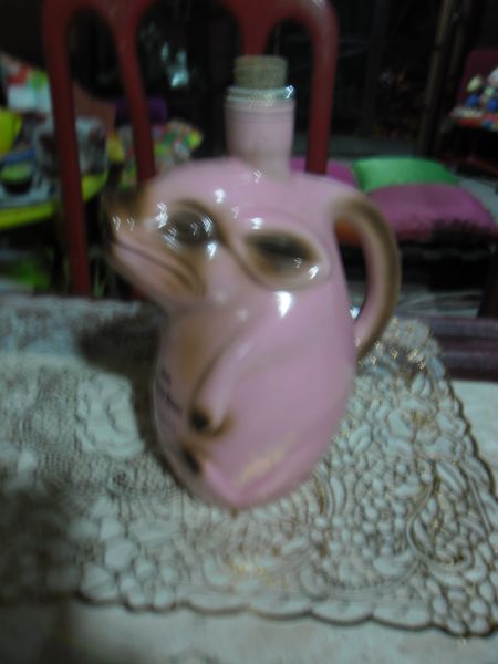ANTIGA GARRAFA DE VINHO FAIANÇA-PORCO ROSA
