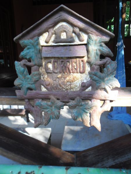 ANTIGA CAIXA DE CARTAS-CORREIO(FERRO FUNDIDO)